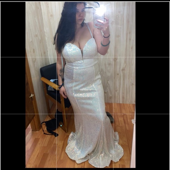 Prom dresses - Picture 1 of 2